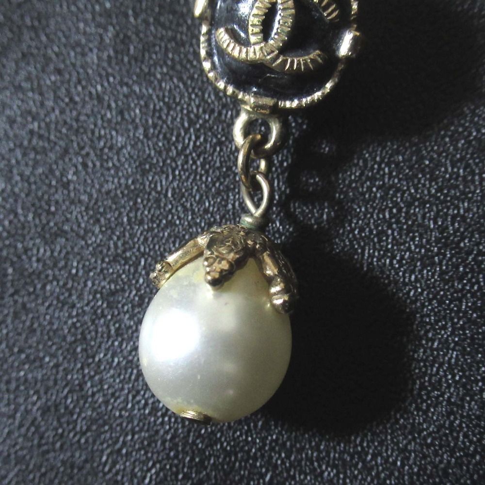 CHANEL ★ピアス 片耳 （シルバー 真珠） 超希少】気品溢れるシルバー☆CHANEL☆ピアス☆揺れるCC (CHANEL