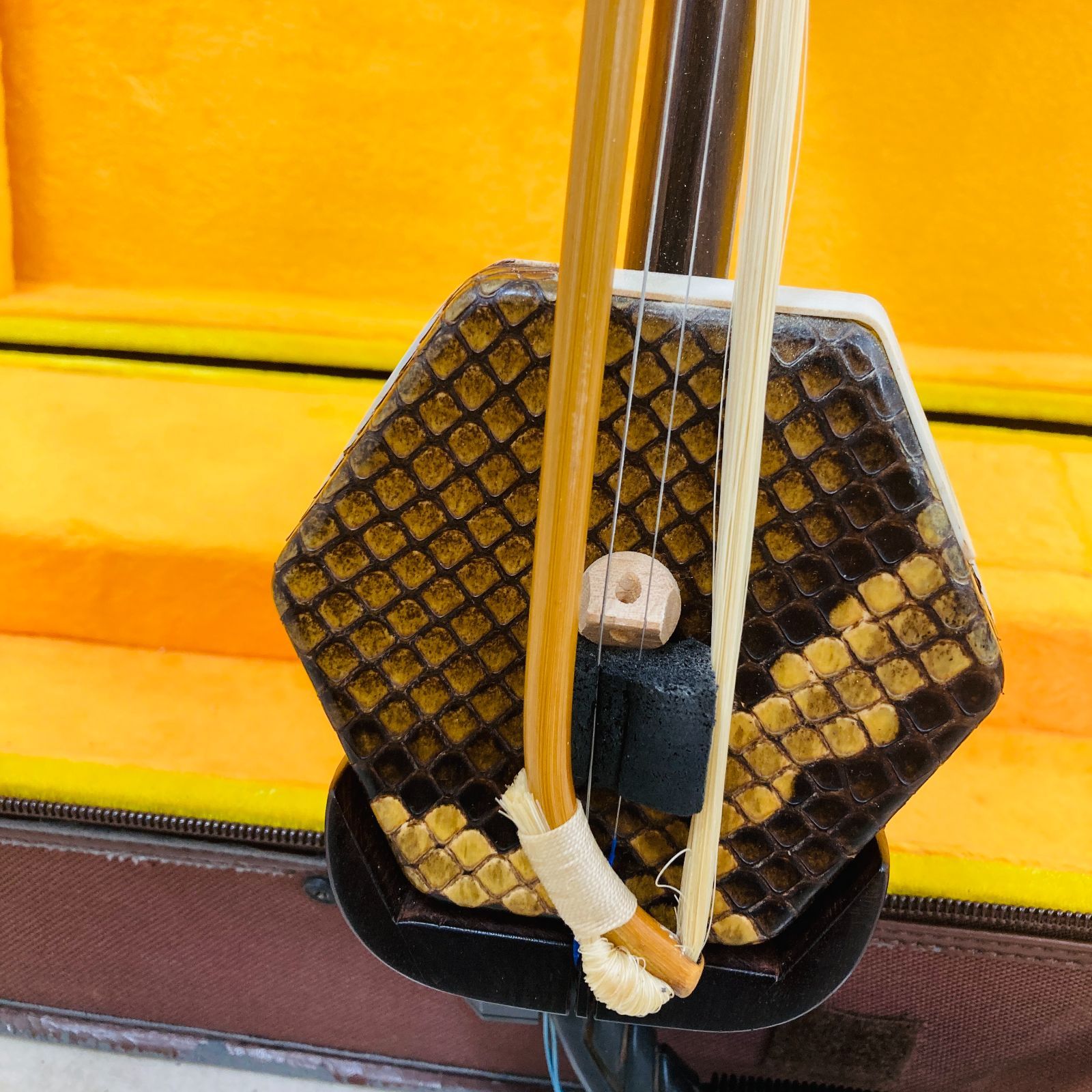 A【二胡】紅木 ケース•登録証付き 二胡收藏证 - メルカリ