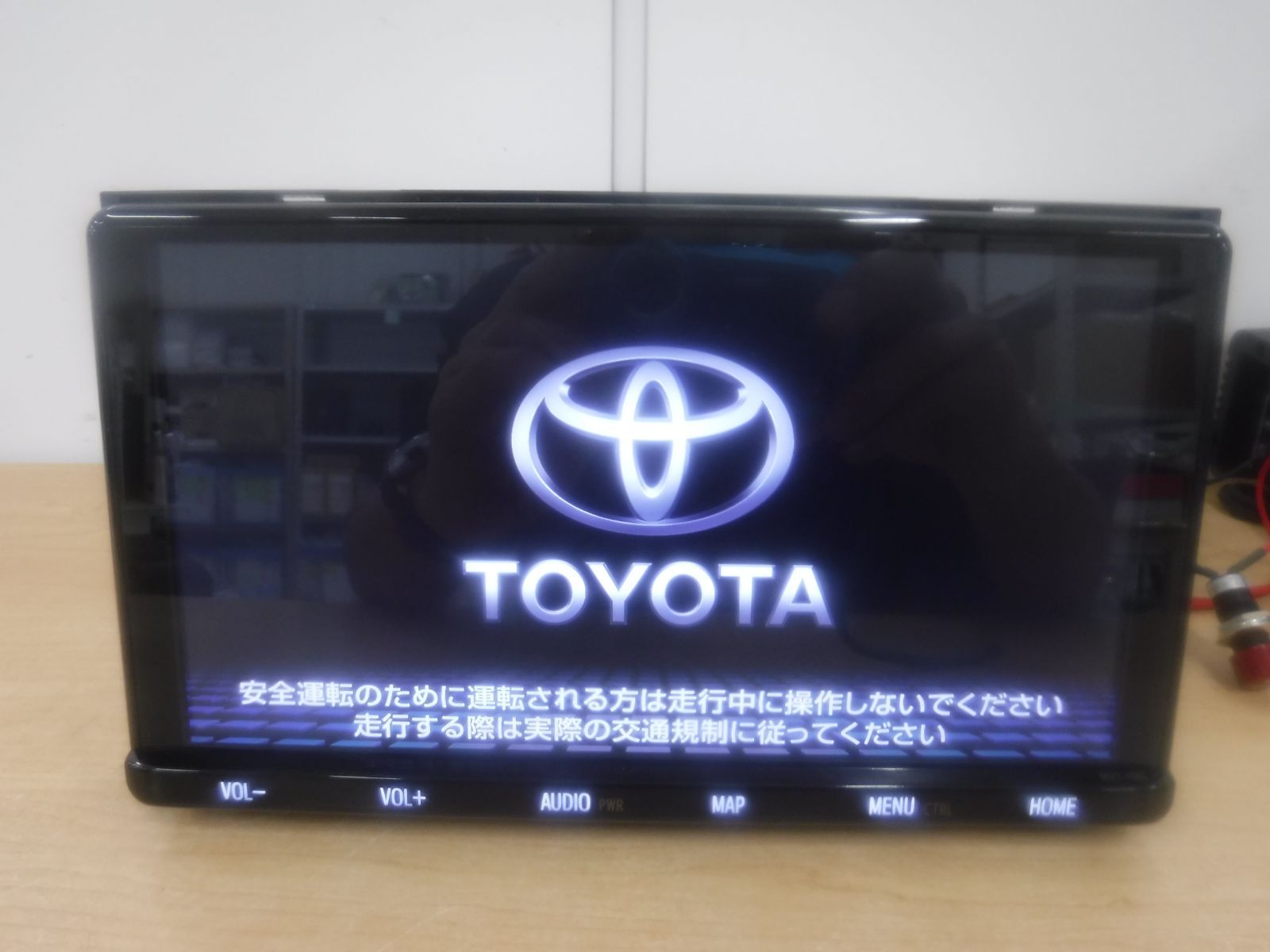 V2568)中古_SDナビ☆TOYOTA□NSZT-Y68T【セキュリティロック・取り外し