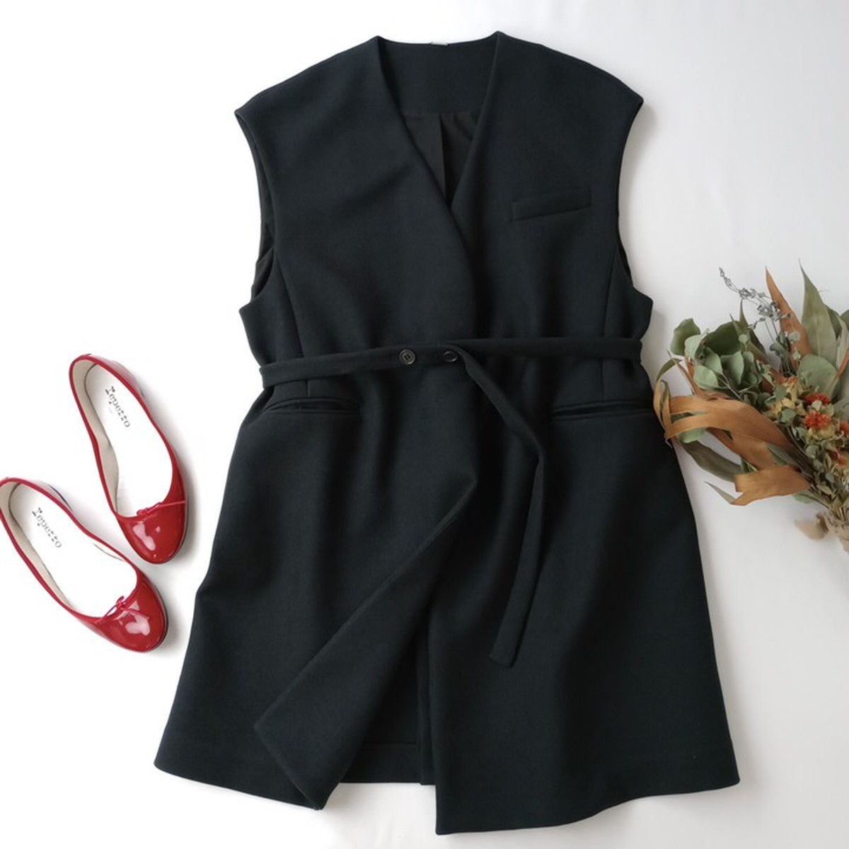 Mila Owen ミラ オーウェン ビッグシルエットノーカラーベスト 黒