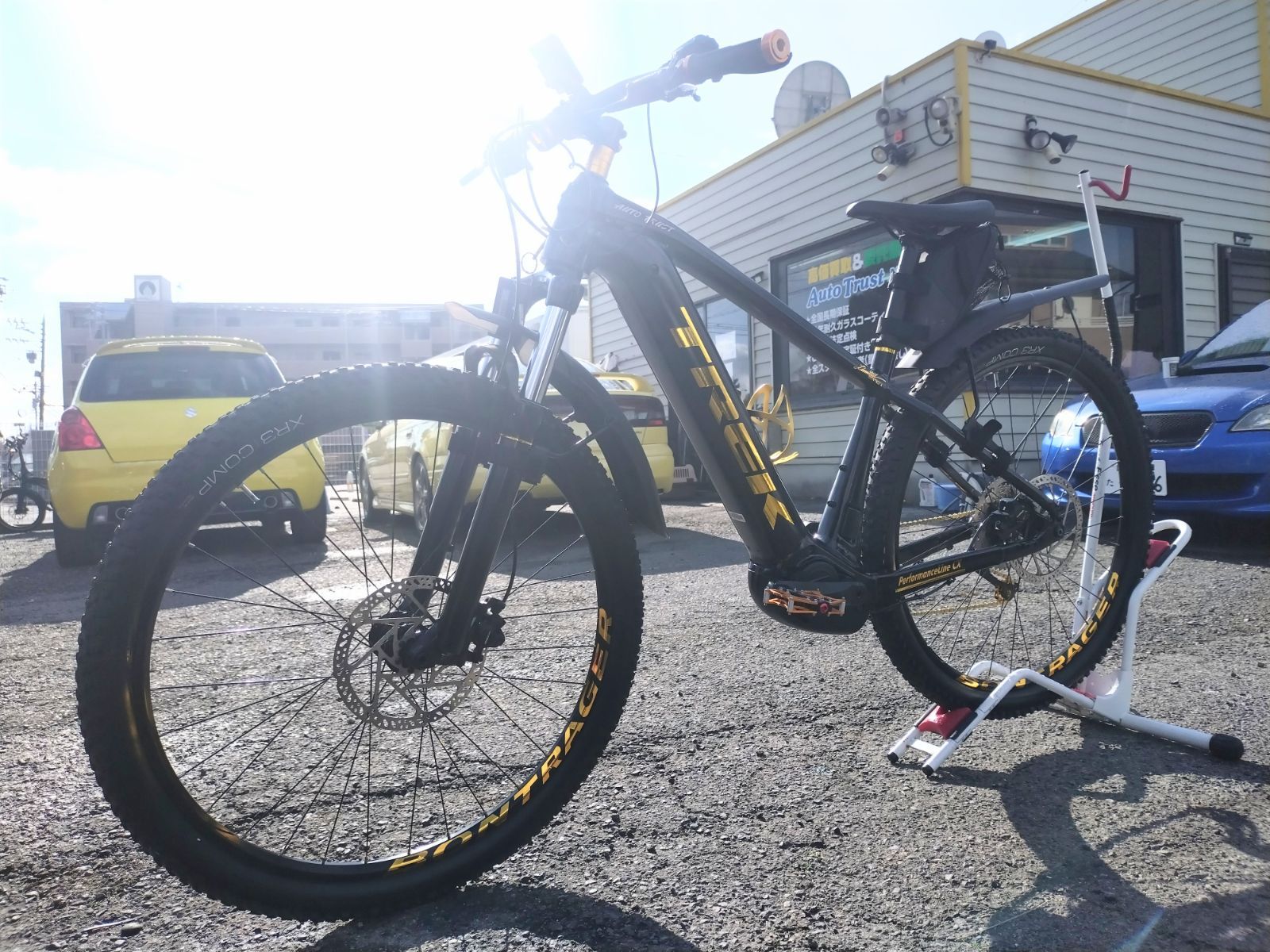 TREK Powerfly4 PerformanceLineCX スマートシステム搭載ハイスペックE-MTB新品チェーン ハンドル セラミックベアリングプーリー他各部交換済新マットブラック/ゴールド仕上げODD表示1，255km