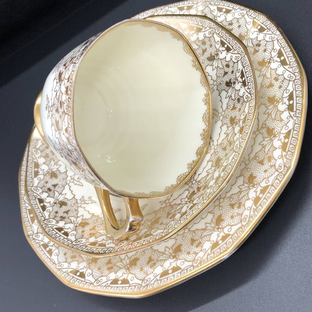 英国アンティーク 】 タスカン 金彩 レース キャビネットトリオ セット