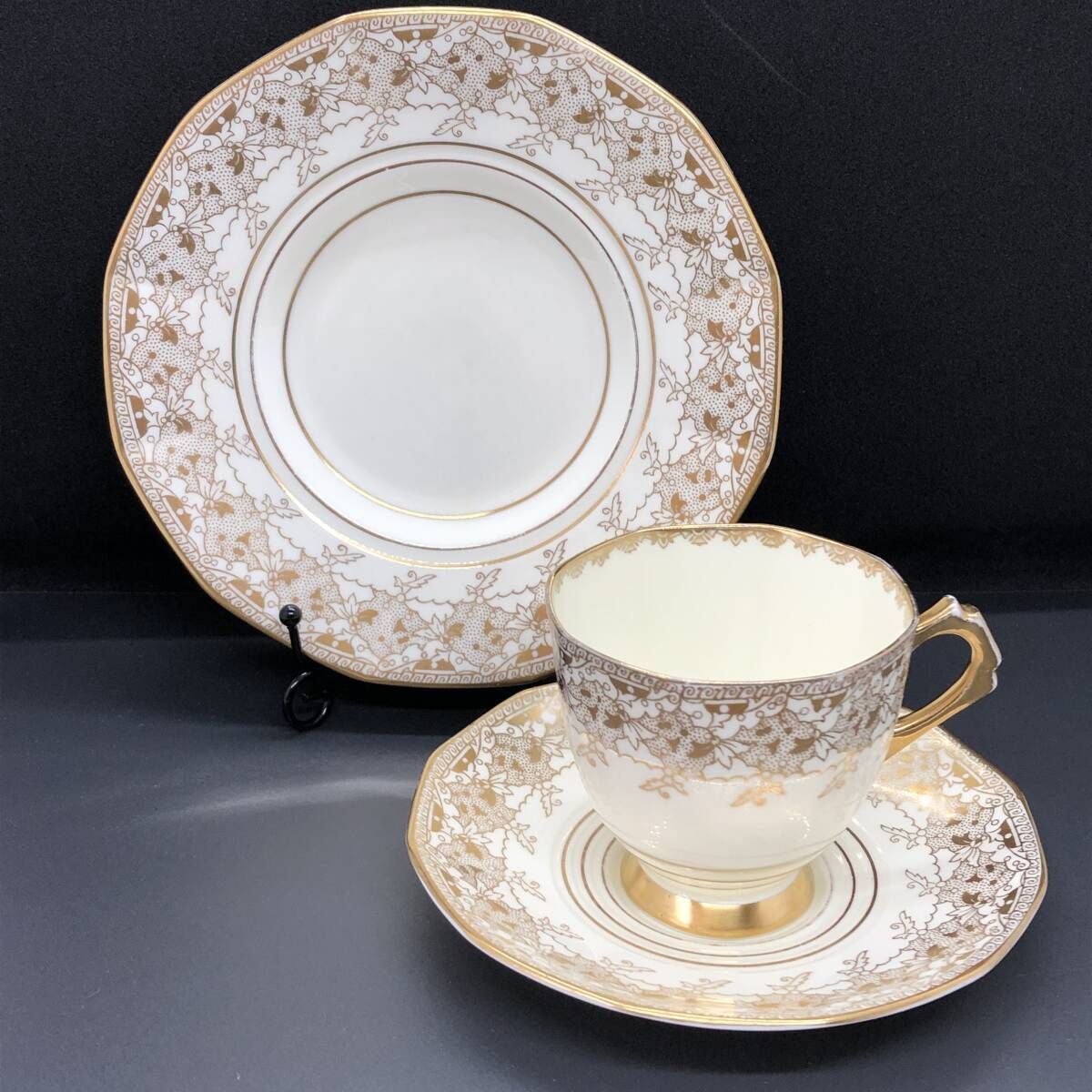 英国アンティーク 】 タスカン 金彩 レース キャビネットトリオ セット