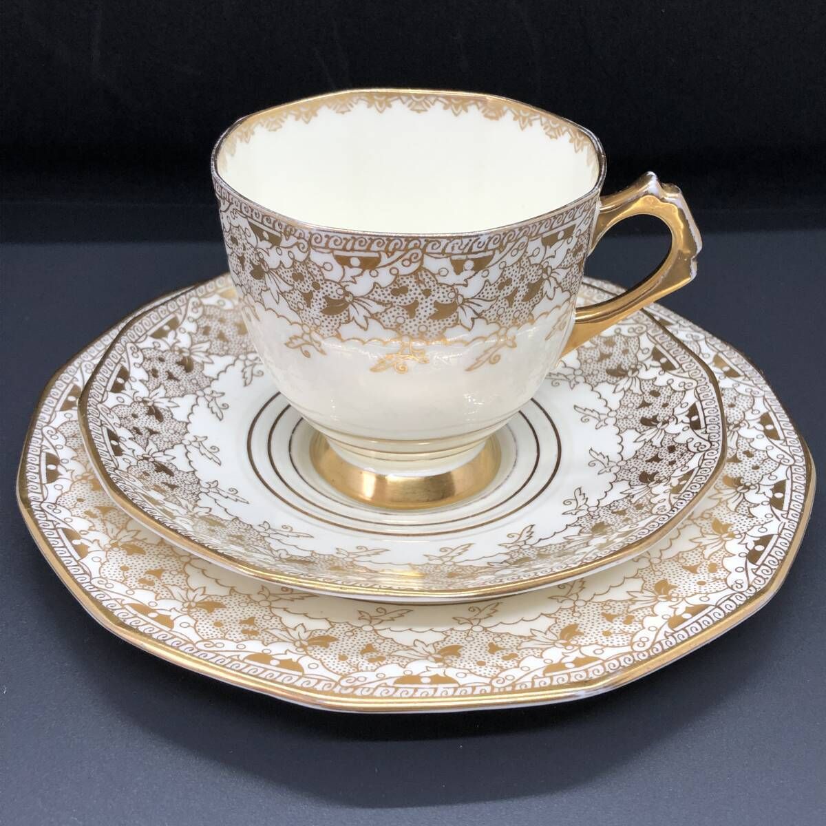 英国アンティーク 】 タスカン 金彩 レース キャビネットトリオ セット