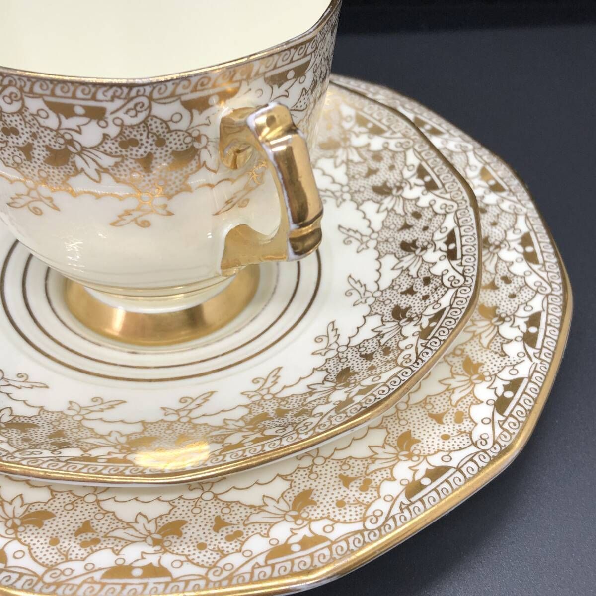 英国アンティーク 】 タスカン 金彩 レース キャビネットトリオ セット