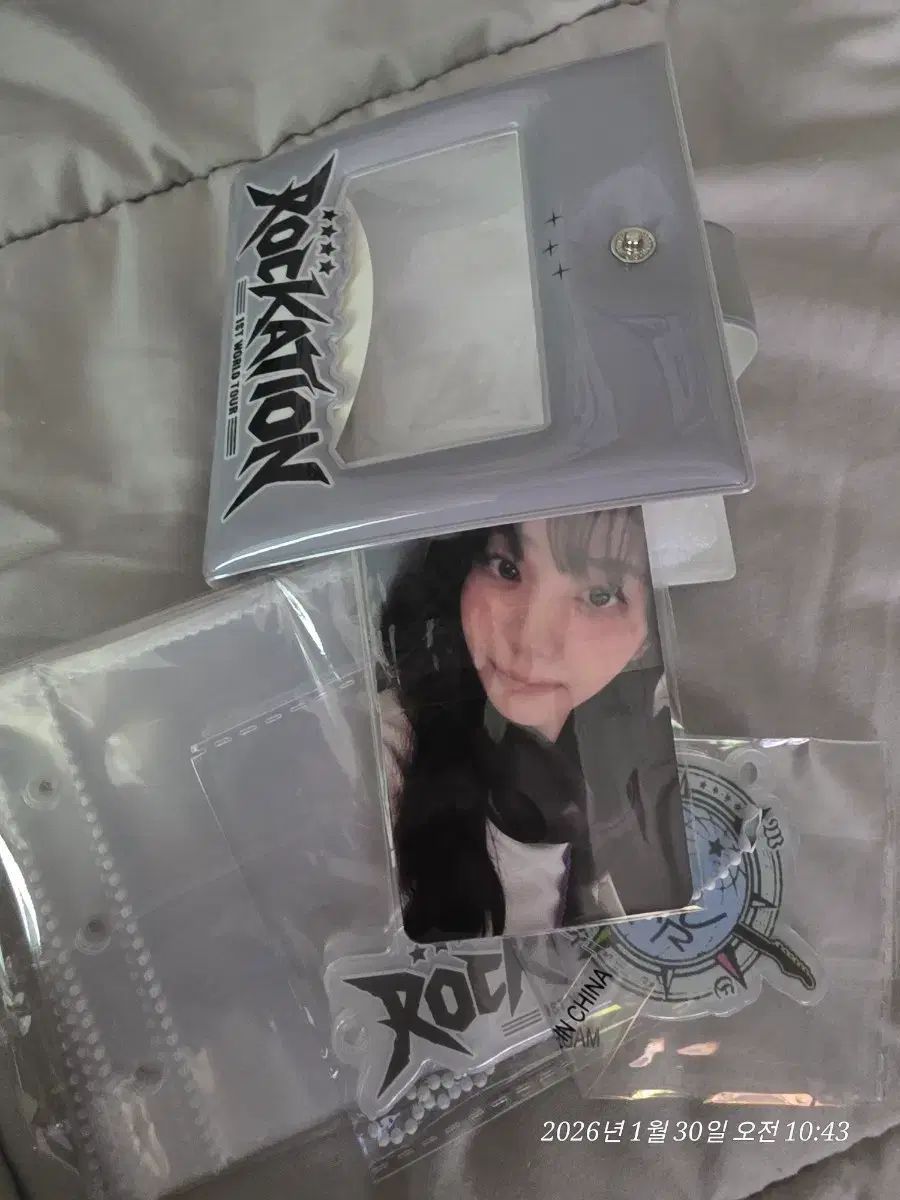 QWER ROCKATION トレカ バインダー - メルカリ