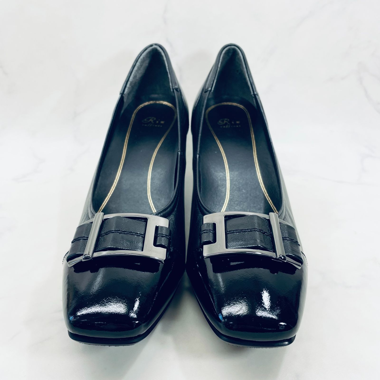 新品 訳あり】リズラフィーネ バックルモチーフコンビパンプス 23.5