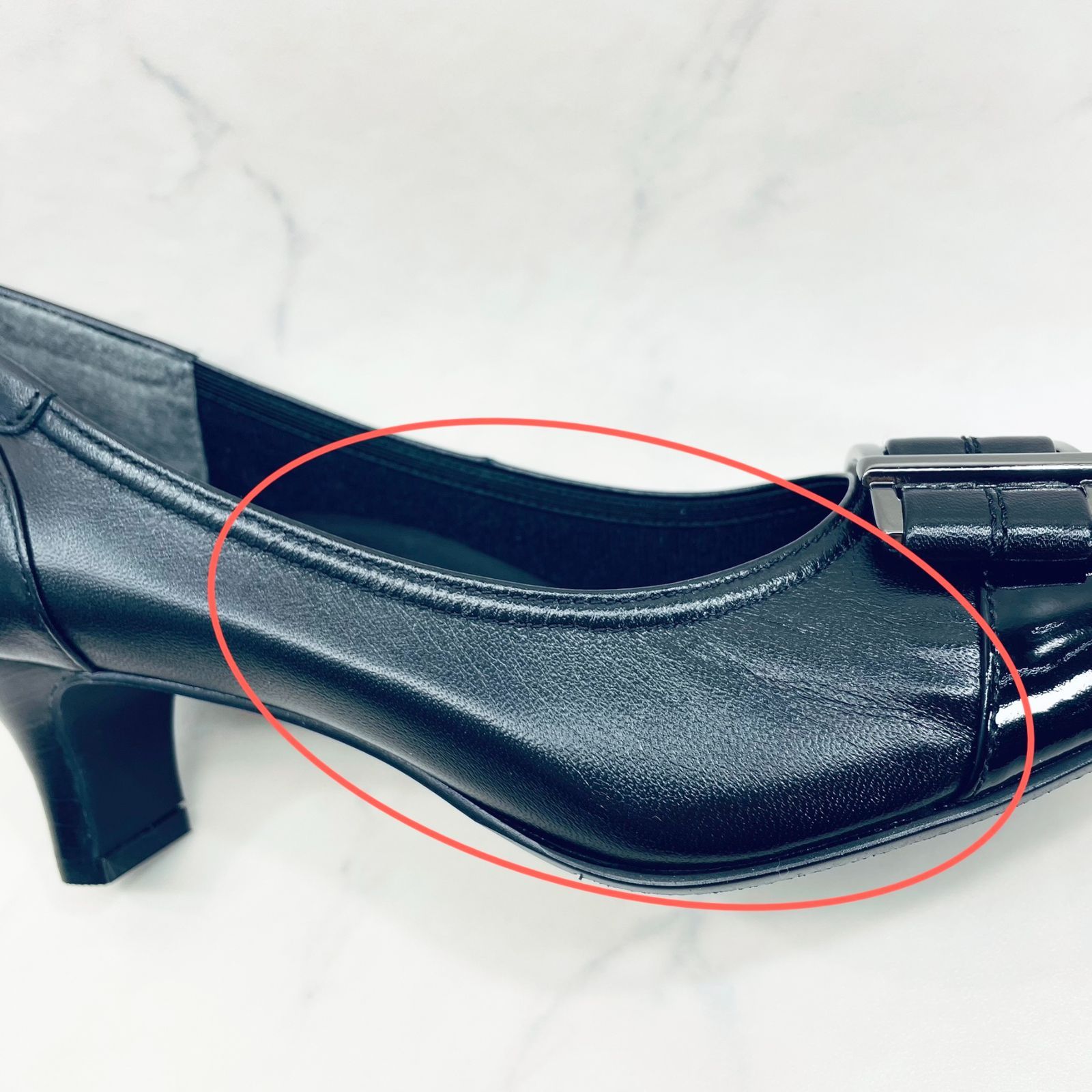 新品 訳あり】リズラフィーネ バックルモチーフコンビパンプス 23.5