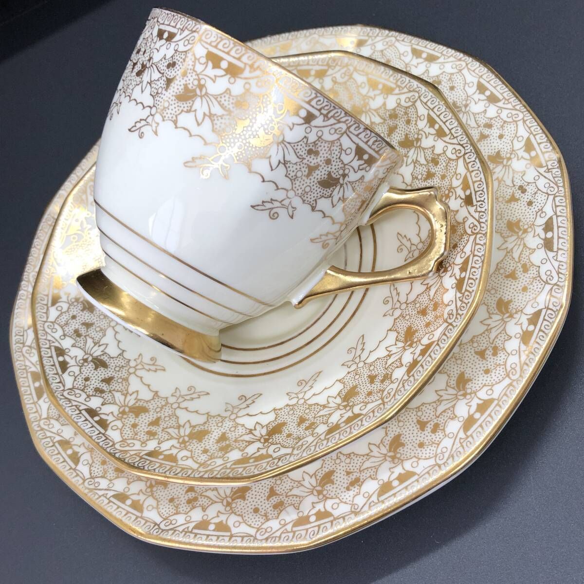 英国アンティーク 】 タスカン 金彩 レース キャビネットトリオ セット