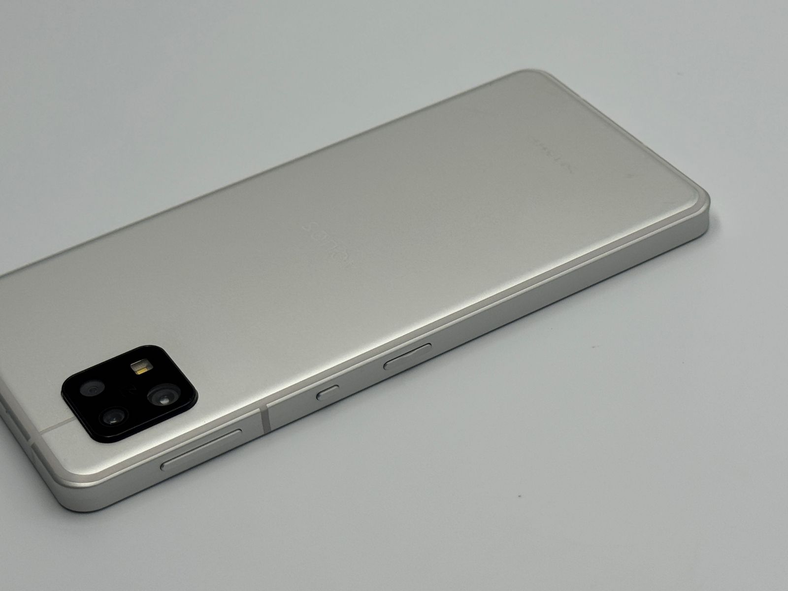 中古B】AQUOS sense6s SH-RM19s シルバー 楽天モバイル SIMフリー 白