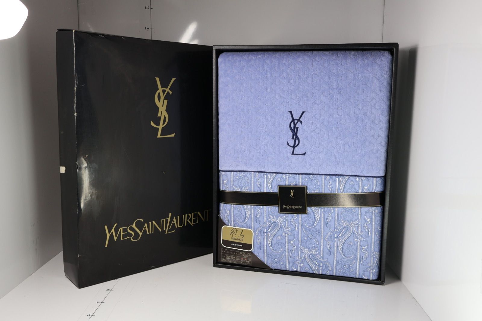 イヴ・サンローラン 水鳥羽毛100% ダウンケット 未使用品 E-10 - メルカリ