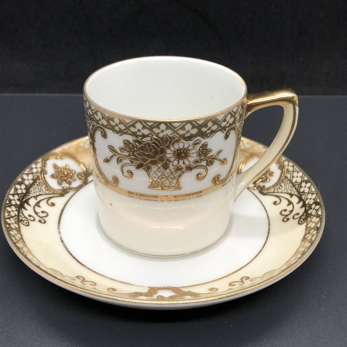 銘品!! オールドノリタケ 金盛上花籠装飾図紋 カップ＆ソーサー 英国