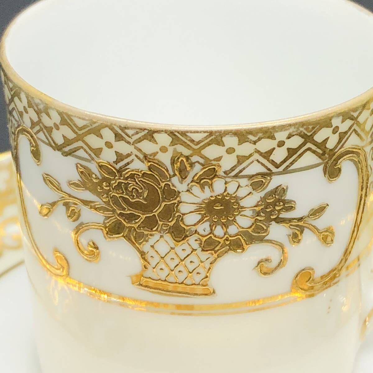 銘品!! オールドノリタケ 金盛上花籠装飾図紋 カップ＆ソーサー 英国