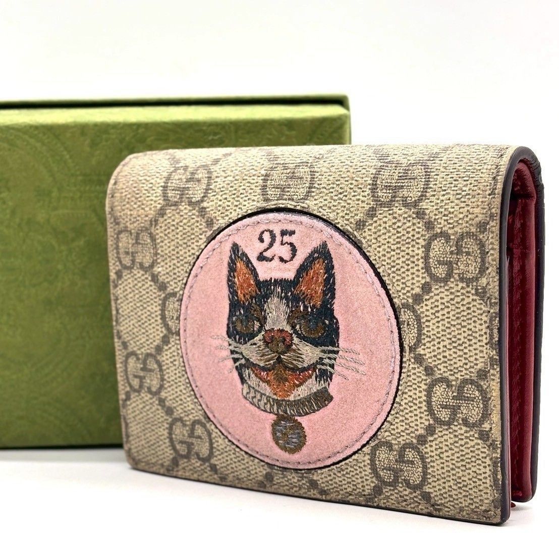 可愛さを、品よく楽しむ】 GUCCI 二つ折り財布 ボストンテリア GG