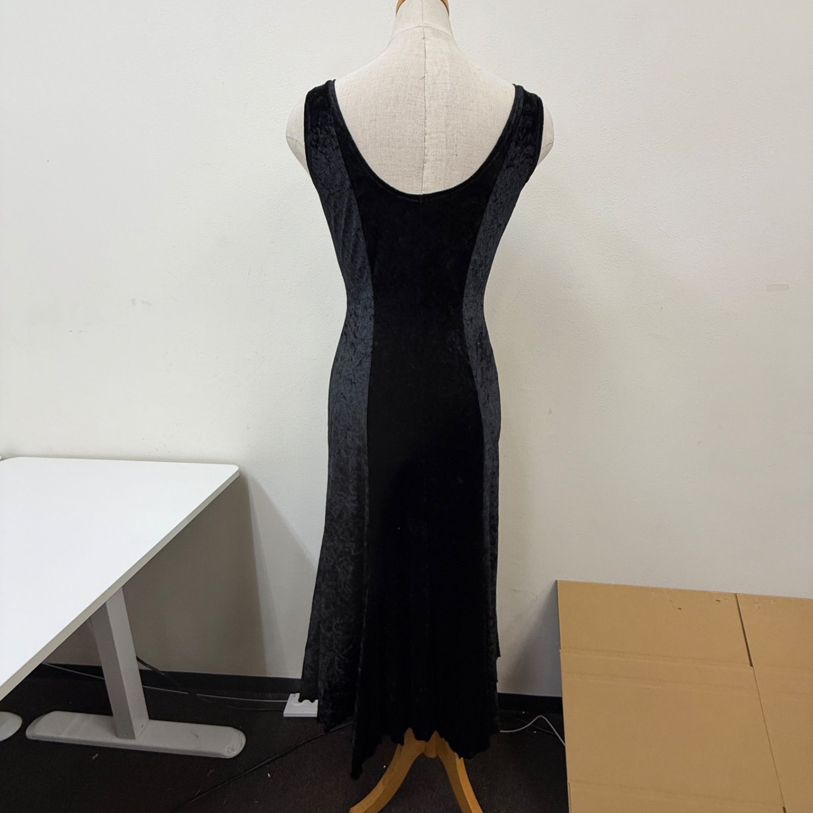 フラメンコ衣装 ドレス ワンピース 黒 ブラック 無地 ベロア フリル