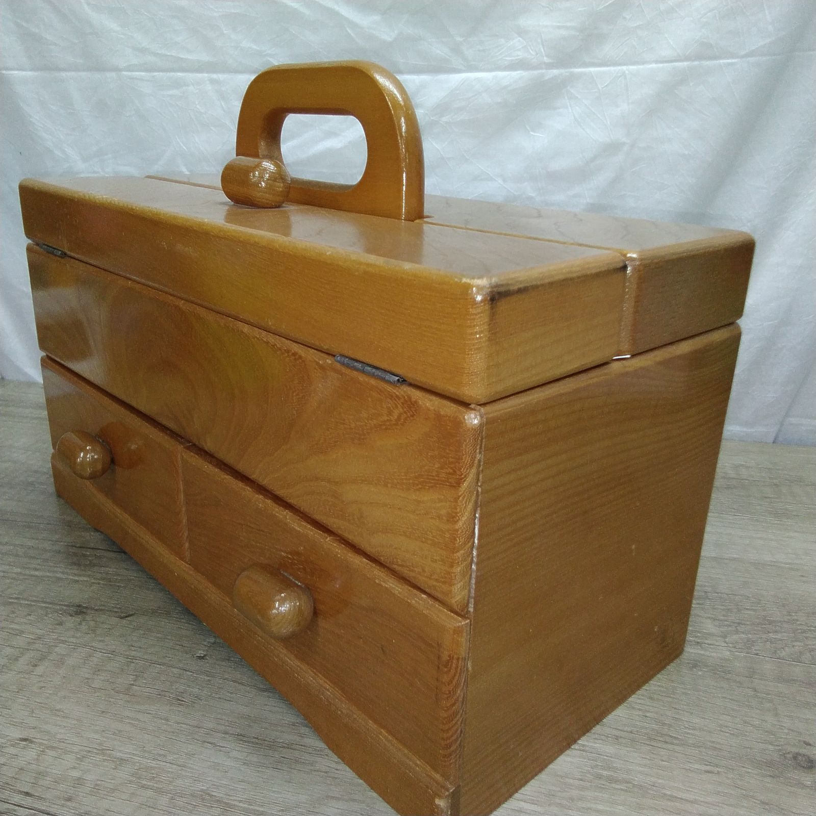 裁縫箱 道具込み 木製 引き出し(2ケ）・持ち手付き長期間保管品 S523