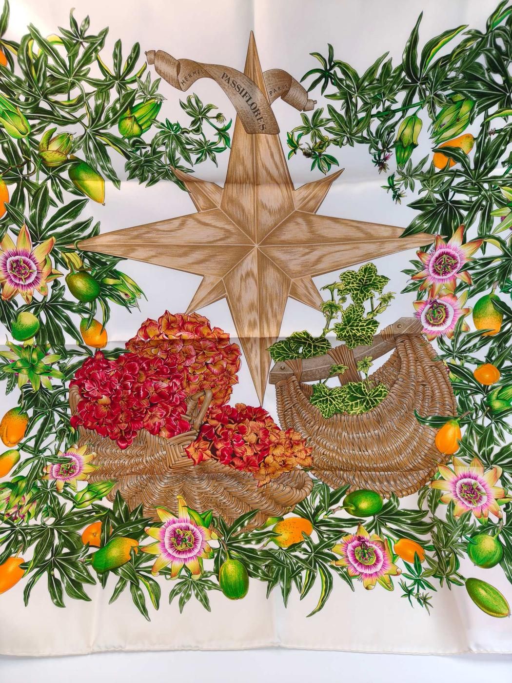 HERMES エルメス カレ90 PASSIFLORES シルク スカーフ ホワイト