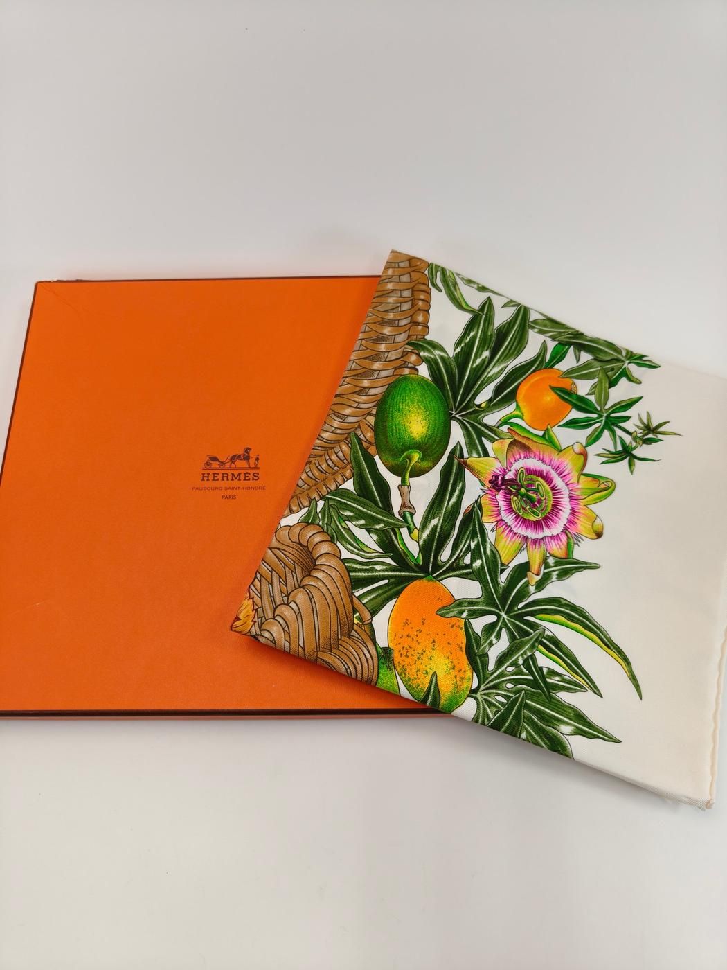 HERMES エルメス カレ90 PASSIFLORES シルク スカーフ ホワイト
