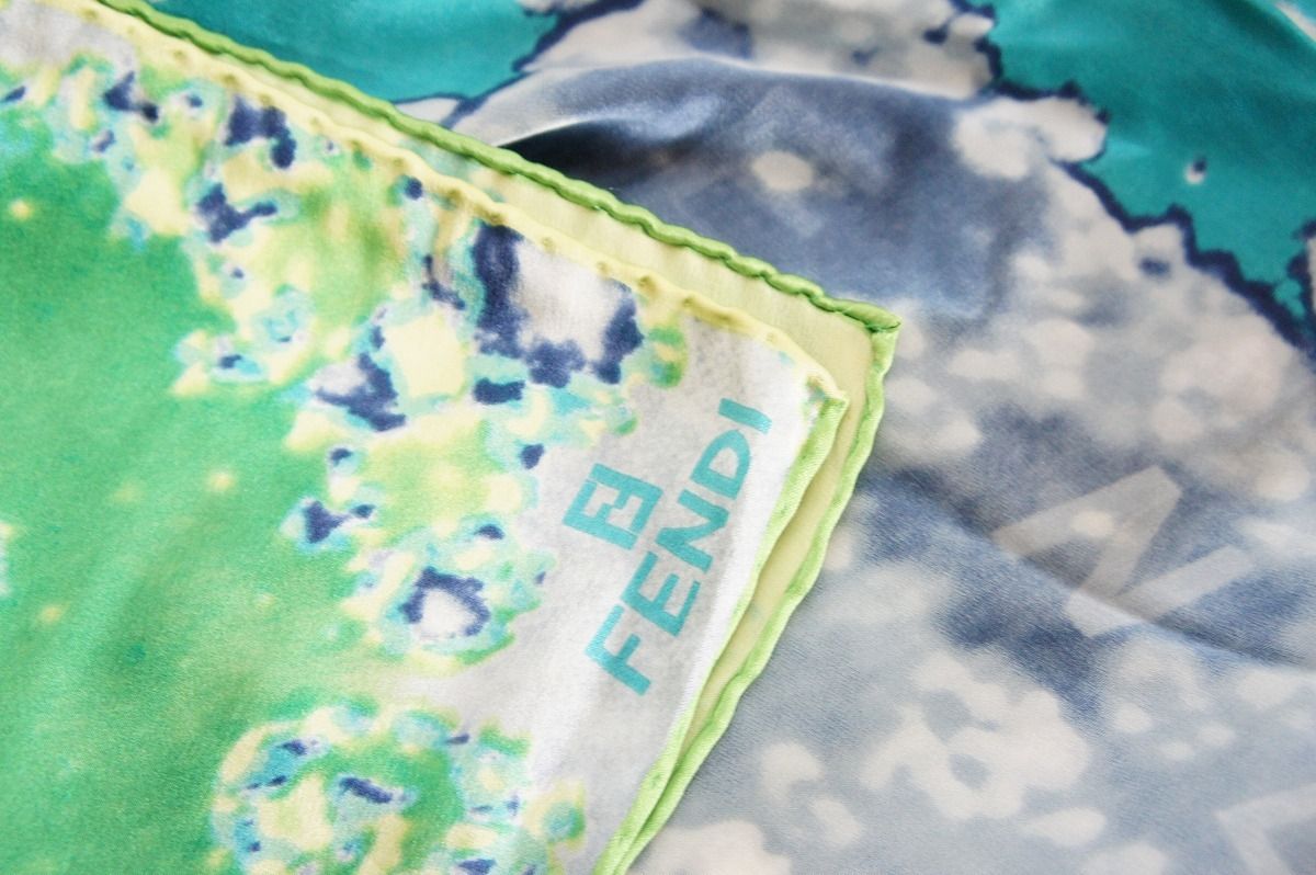 正規品 FENDI フェンディ 大判 シルク スカーフ ストール MADE IN