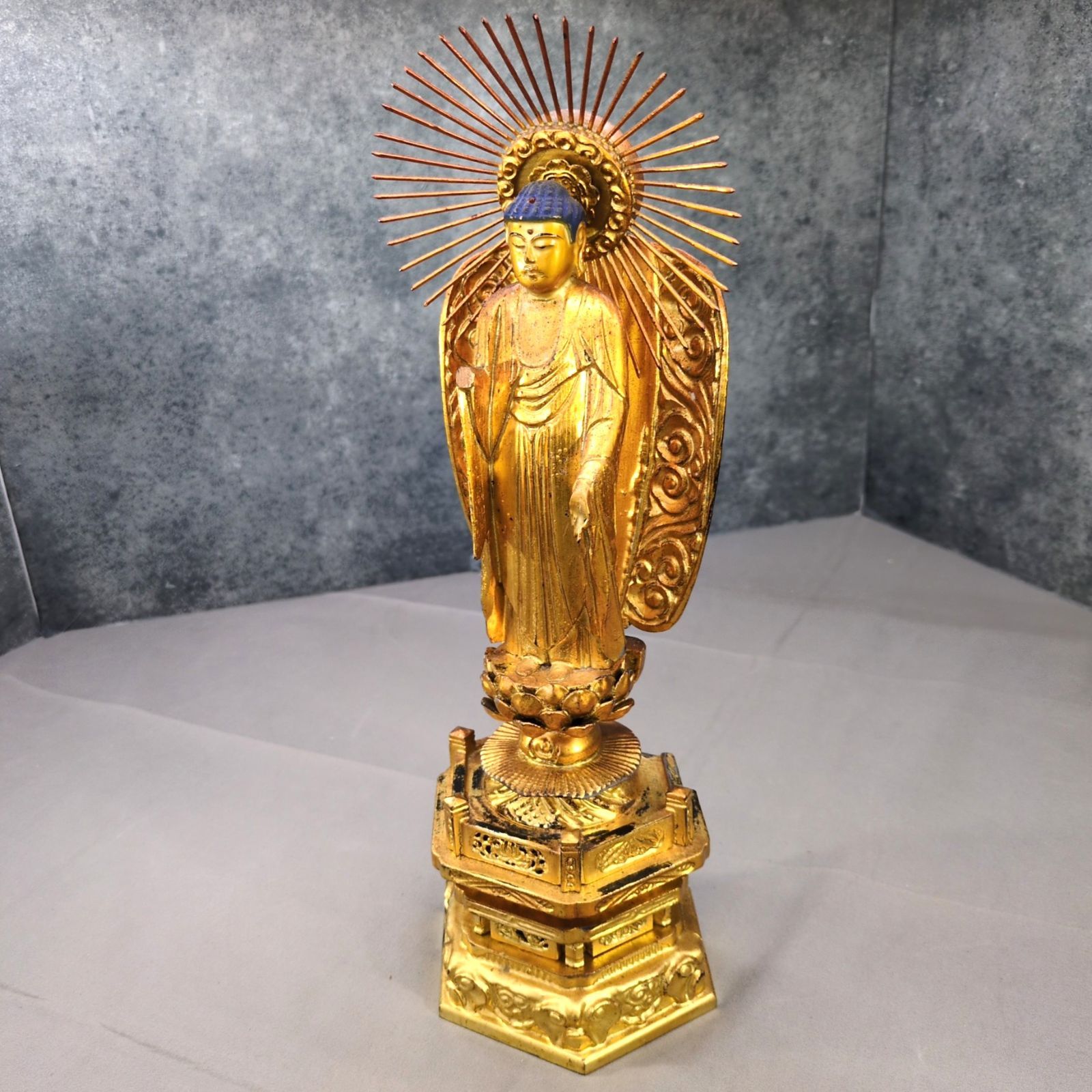 仏像 立像 光背付 金色 仏教美術 置物 民芸 古道具 A684 - メルカリ