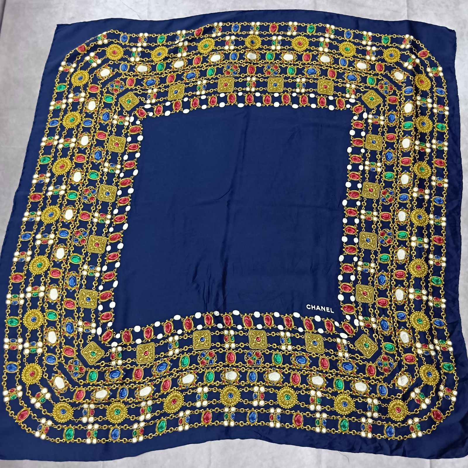 ［ゆな］シャネル CHANEL青色 宝石模様 スカーフ 約85cm CHANEL シャネル スカーフ ジュエル 宝石 ネイビー - メルカリ
