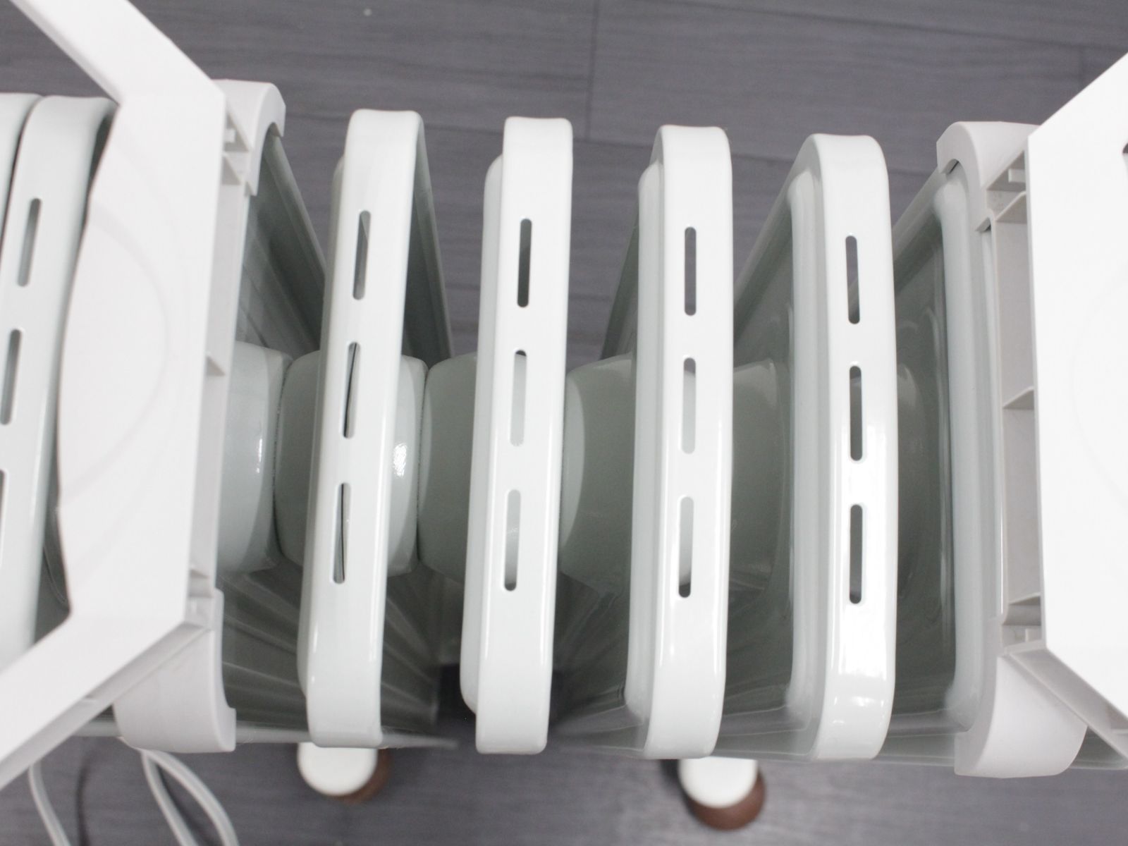 行董】De'Longhi/デロンギ オイルヒーター JR0812-BR トップハンガー