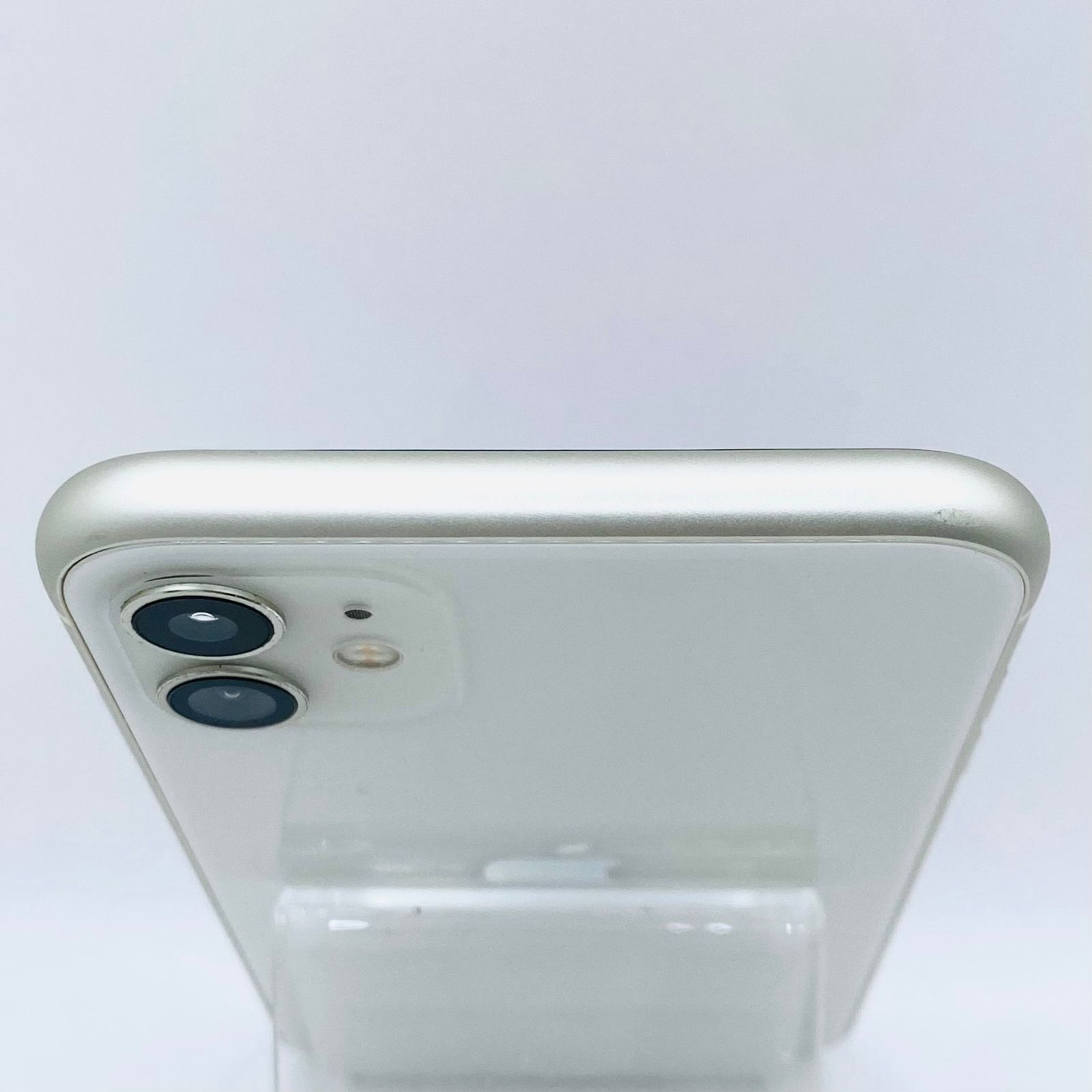 美品☆iPhone11☆ホワイトMLU2J☆64GB☆docomoシム docomo iPhone11