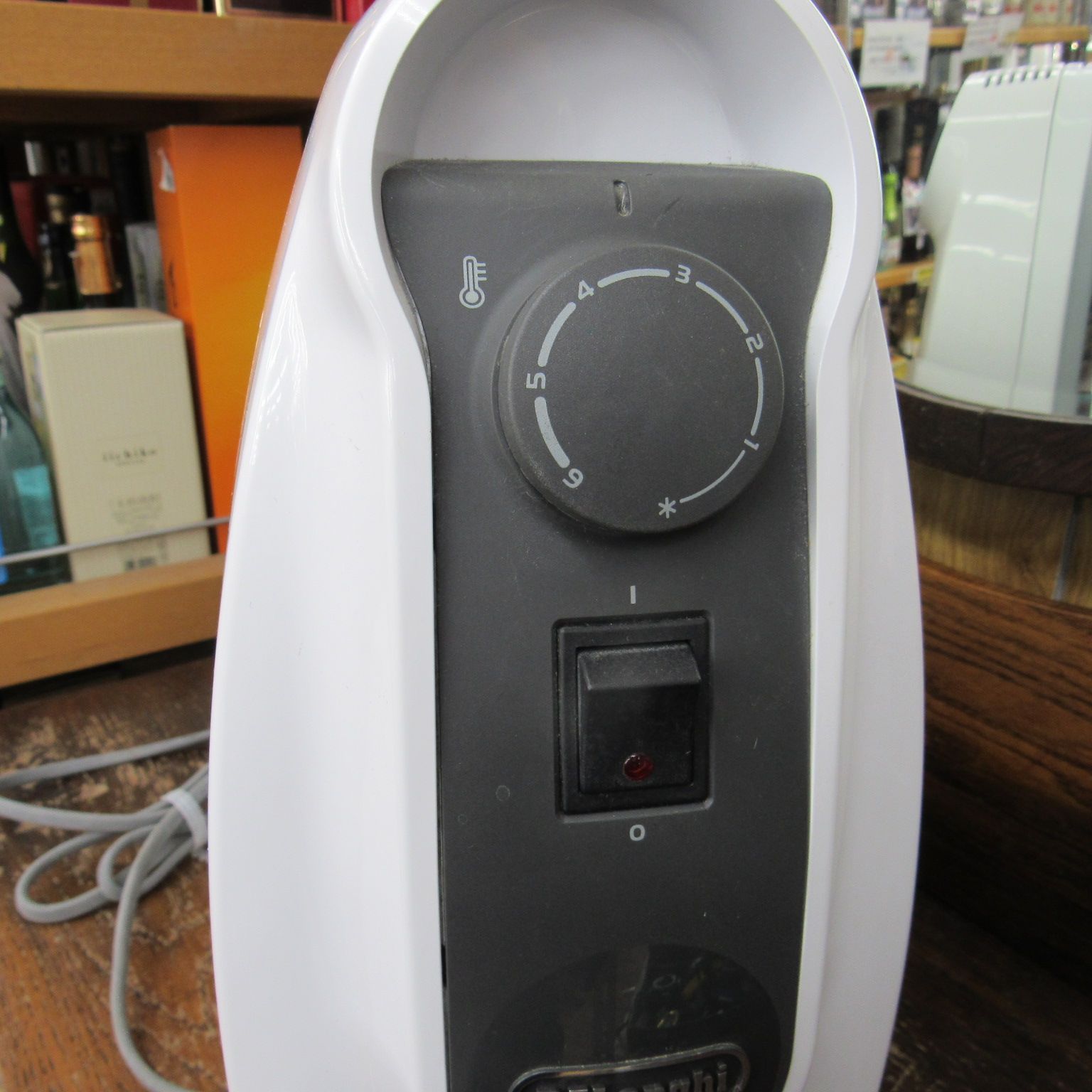 コンパクトサイズ De'Longhi デロンギ オイルヒーター NJM0505