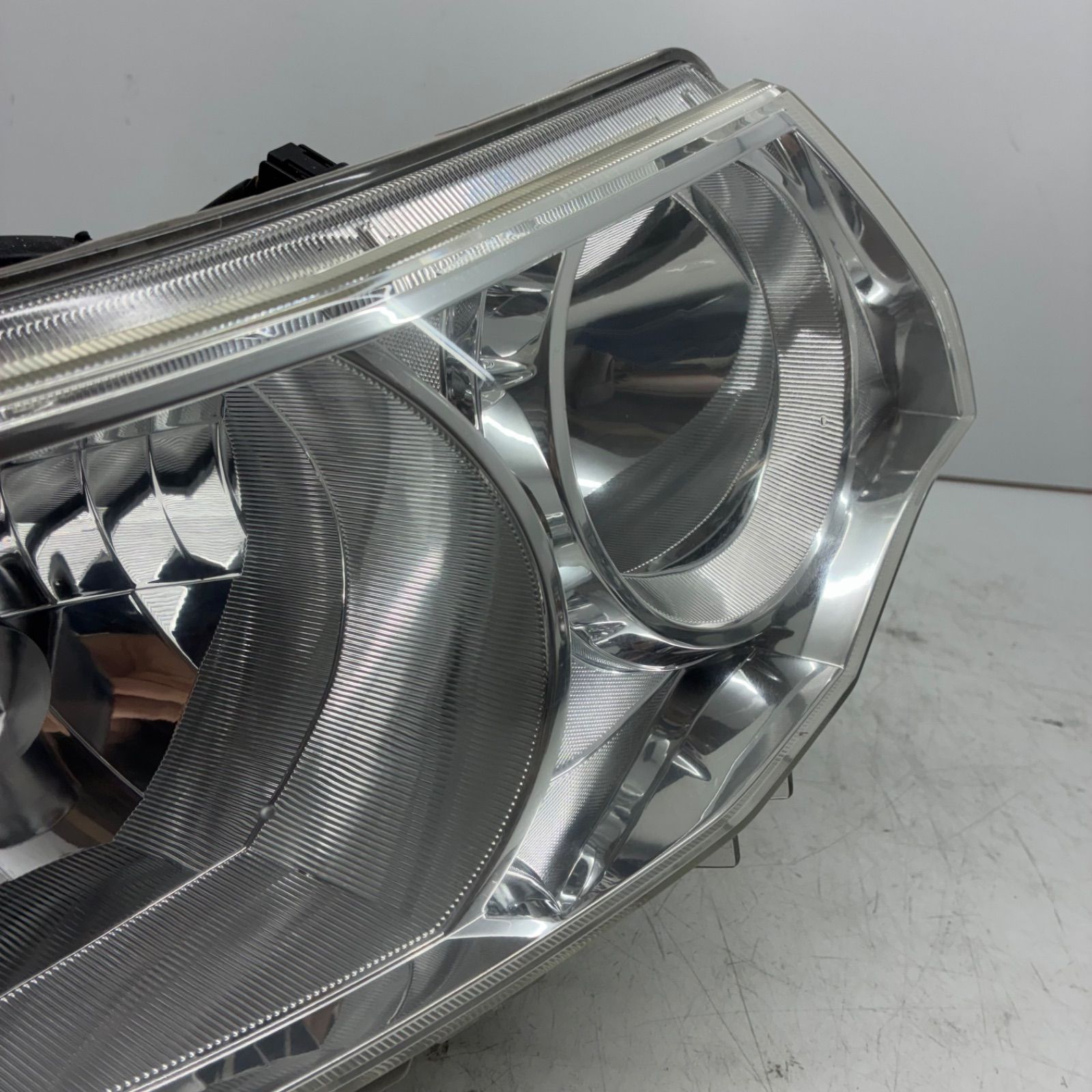 美品【コーティング済】L375S L385S タント カスタム ヘッドライト