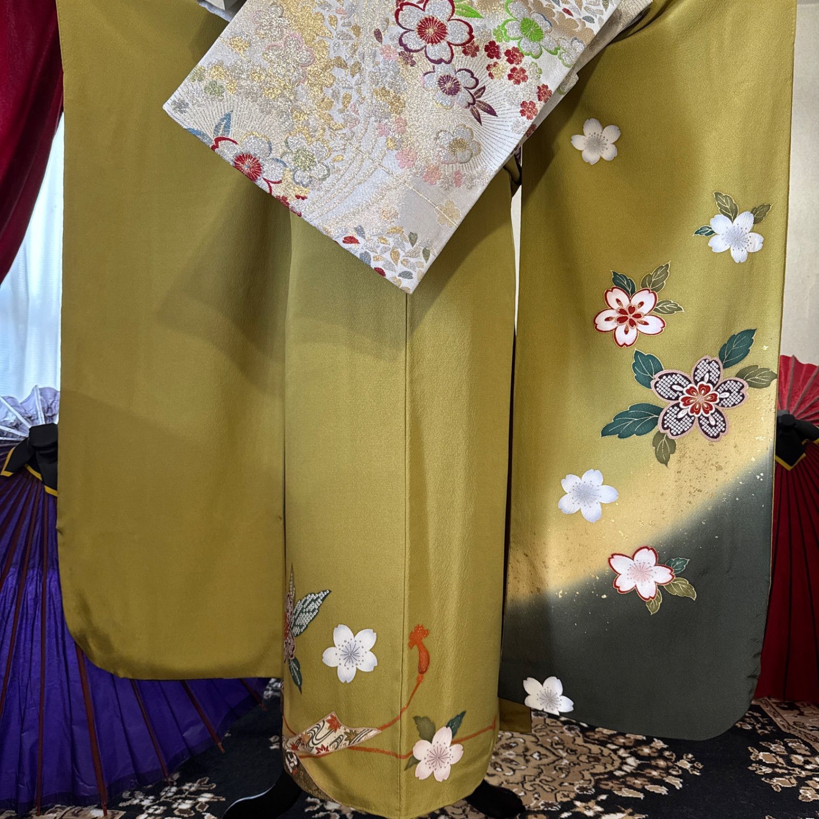 豪華振袖セット(4点)・袋帯・半衿・重ね衿・古典柄・舞桜・御所車・鶴