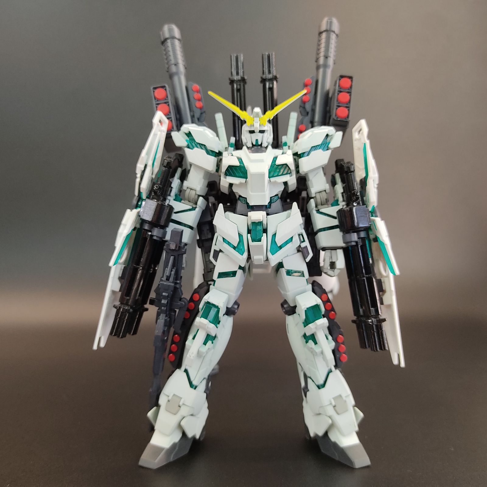 ガンプラ【中古品/塗装品】HGUC 1/144 フルアーマー・ユニコーン ガンプラ【中古品/塗装品】HGUC 1/144 フルアーマー・ユニコーン
