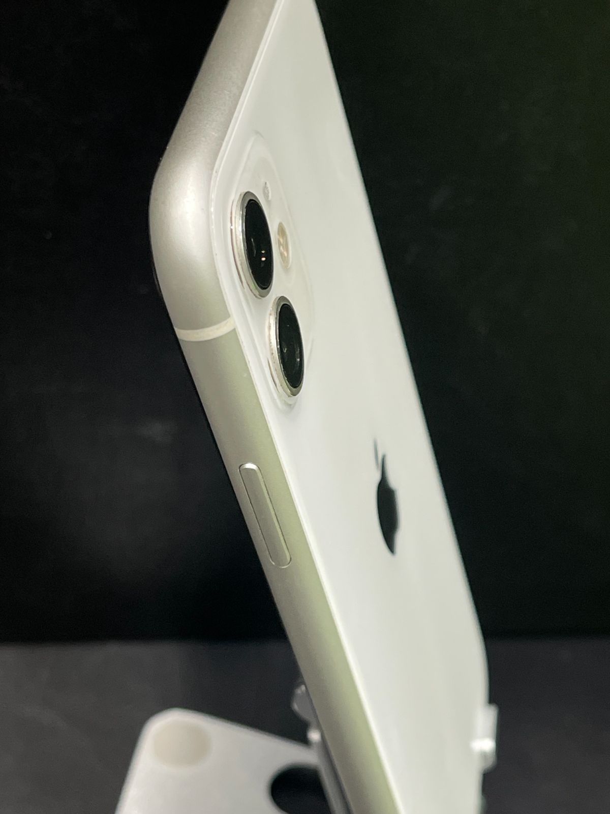 iPhone 11 64GB ホワイト SIMロック解除済 動作確認済みI