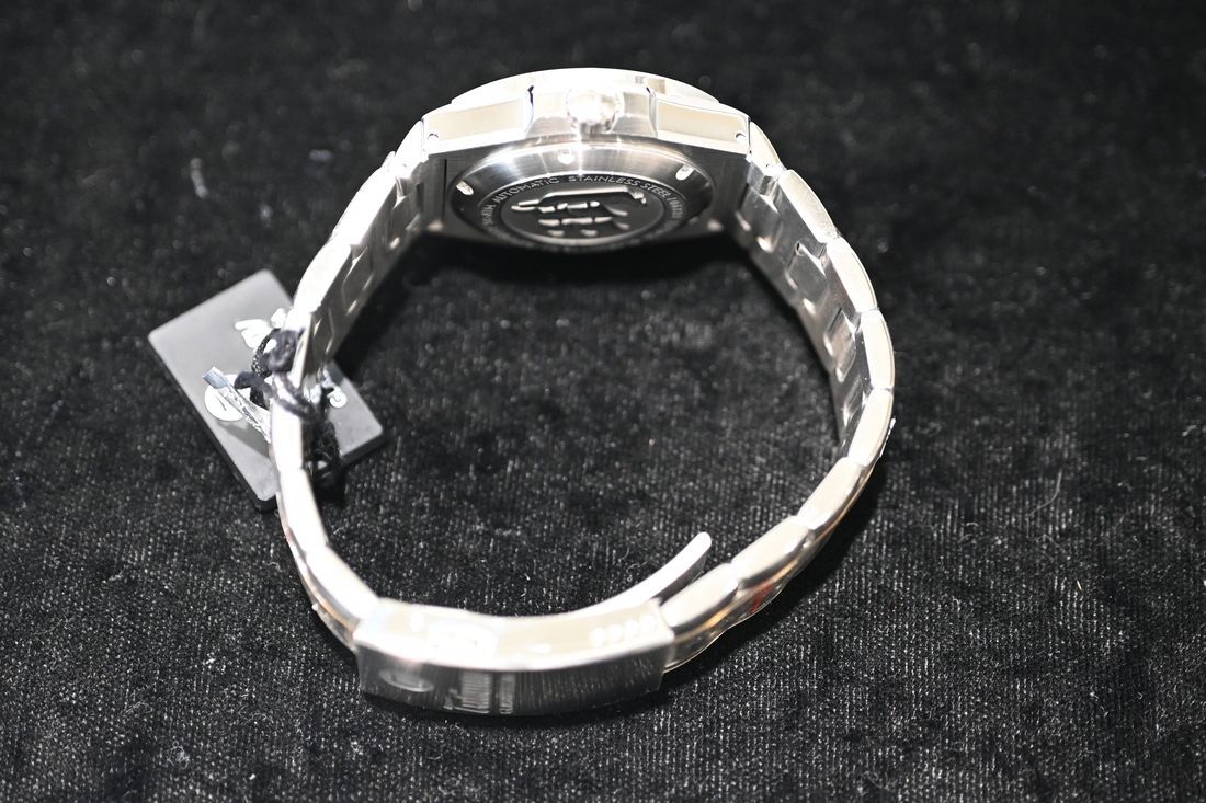  未使用 Tutima チュチマ M2セブンシーズ S レッド文字盤 腕時計 自動巻き M2 SEVEN SEAS S 6156 08 防寒アウター 自動巻き時計 腕時計(アナログ)