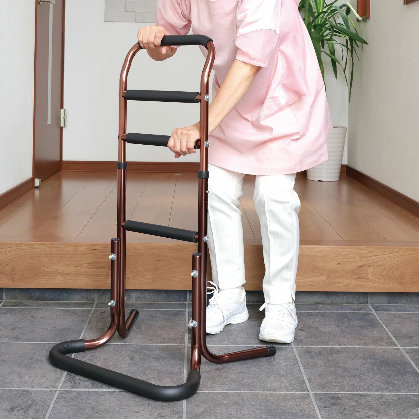 3026 立ち上がり補助器具 手すり付き 4段式 高さ調節機能付き 介護用