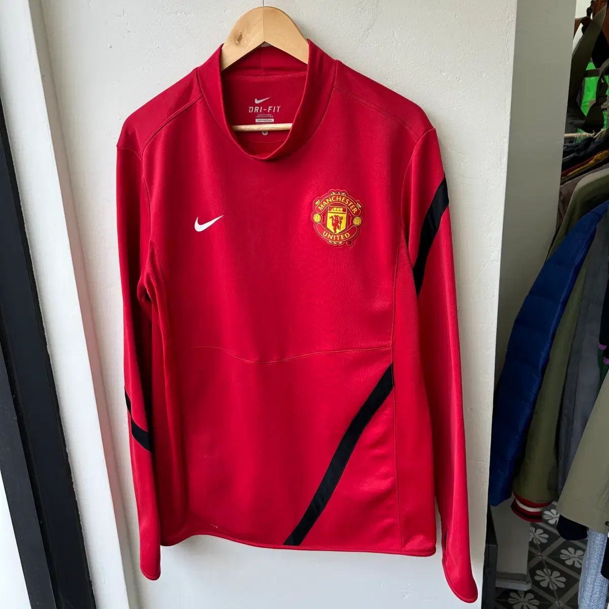 ナイキ マンチェスター ユナイテッド トレーナー トップス - メルカリ