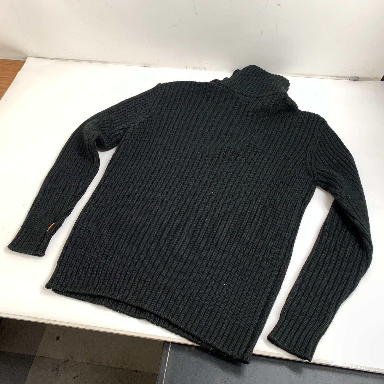 f001 H ヒューゴボス タートルネック ニット Mサイズ ブラック ボタン