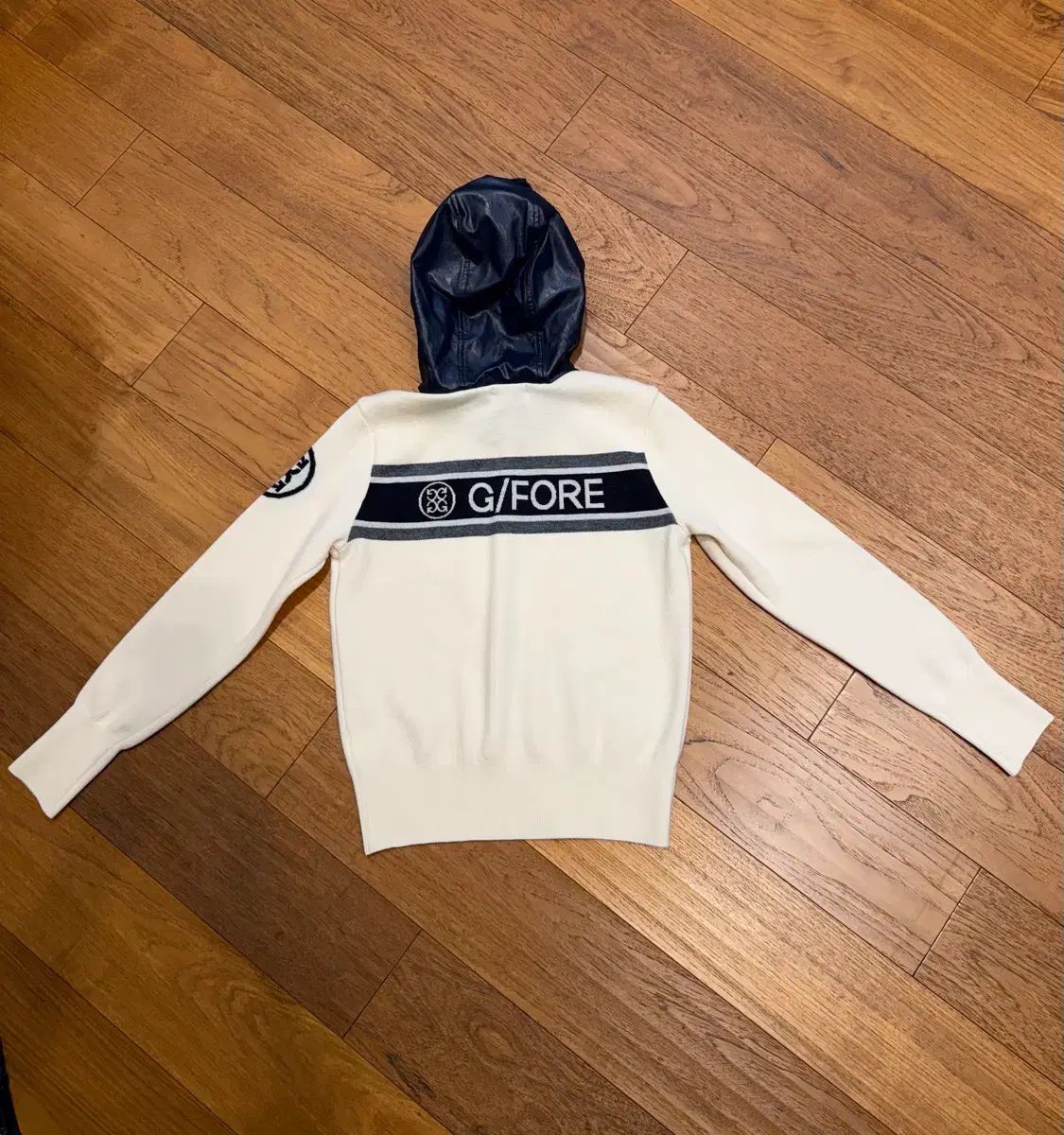 G/FORE フード付きセーター ホワイト・ネイビー G FORE(ジーフォア) フード付きニット - メルカリ
