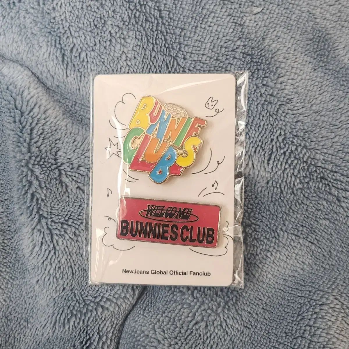 NewJeans 2023 BUNNIES クラブ メンバーシップ ピンバッジ 2種 - メルカリ