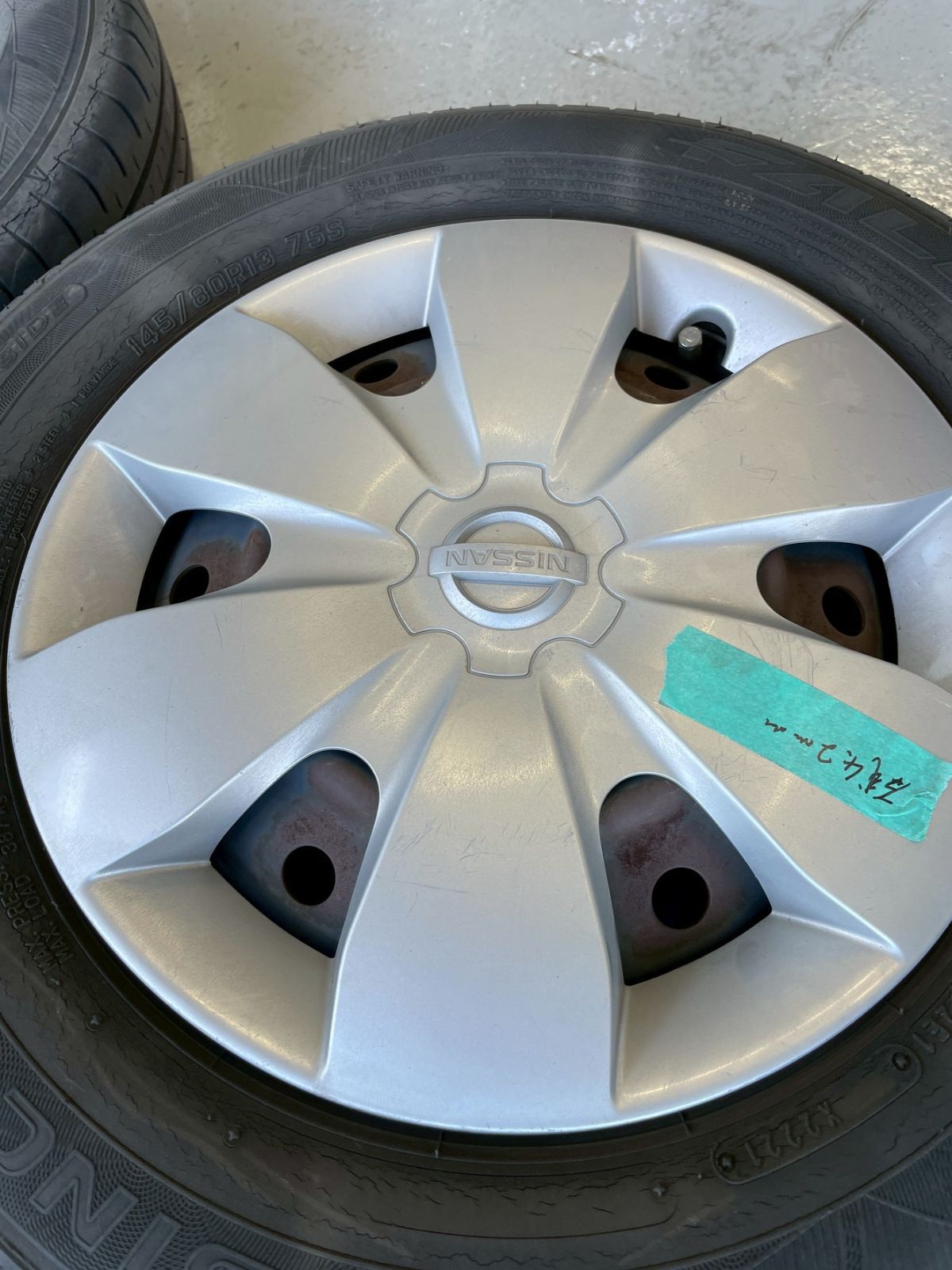 日産 モコ（MG33S）日産純正ホイール13インチとタイヤ（145/80R13）と