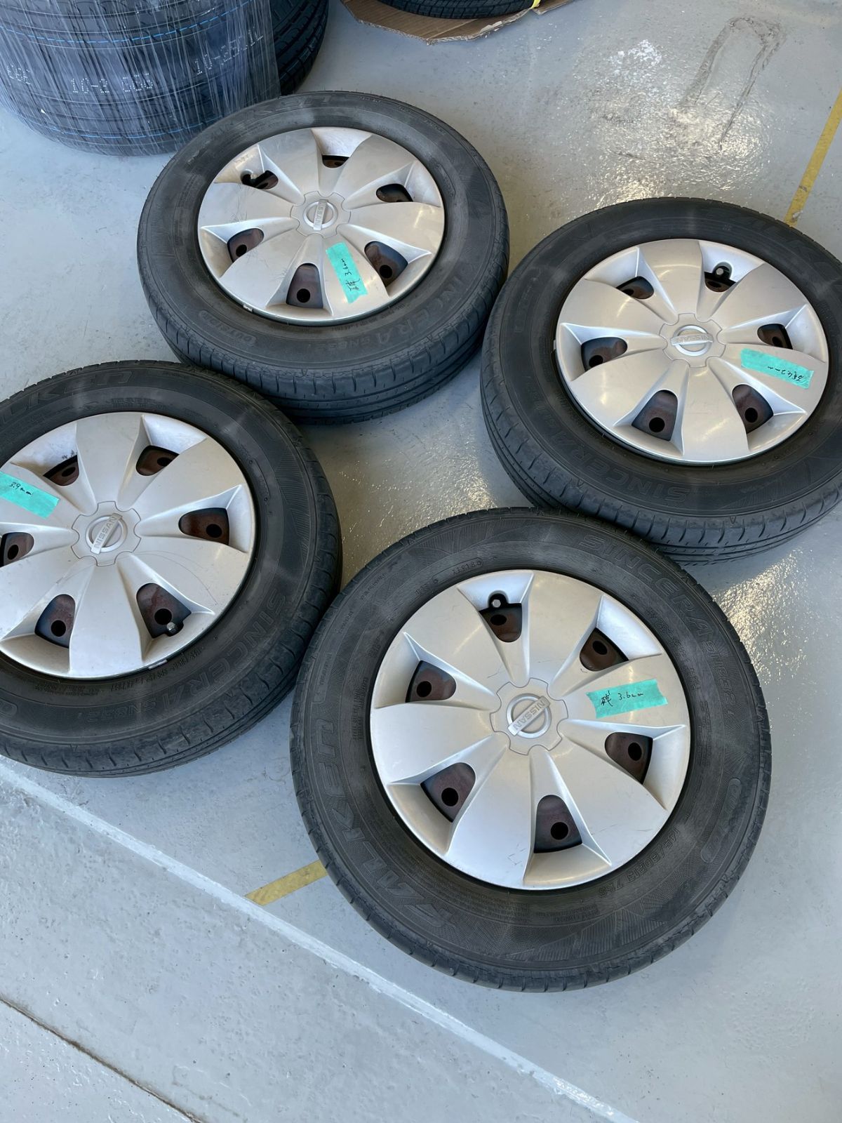 日産 モコ（MG33S）日産純正ホイール13インチとタイヤ（145/80R13）と