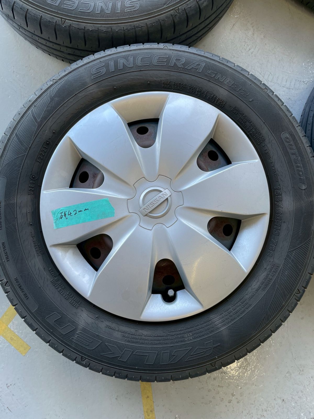 日産 モコ（MG33S）日産純正ホイール13インチとタイヤ（145/80R13）と