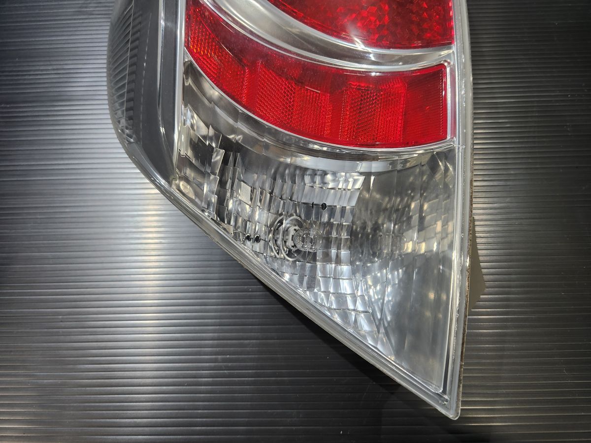 トヨタ NHP10 アクア 前期 純正 左テールランプ 助手席側 ジャンク