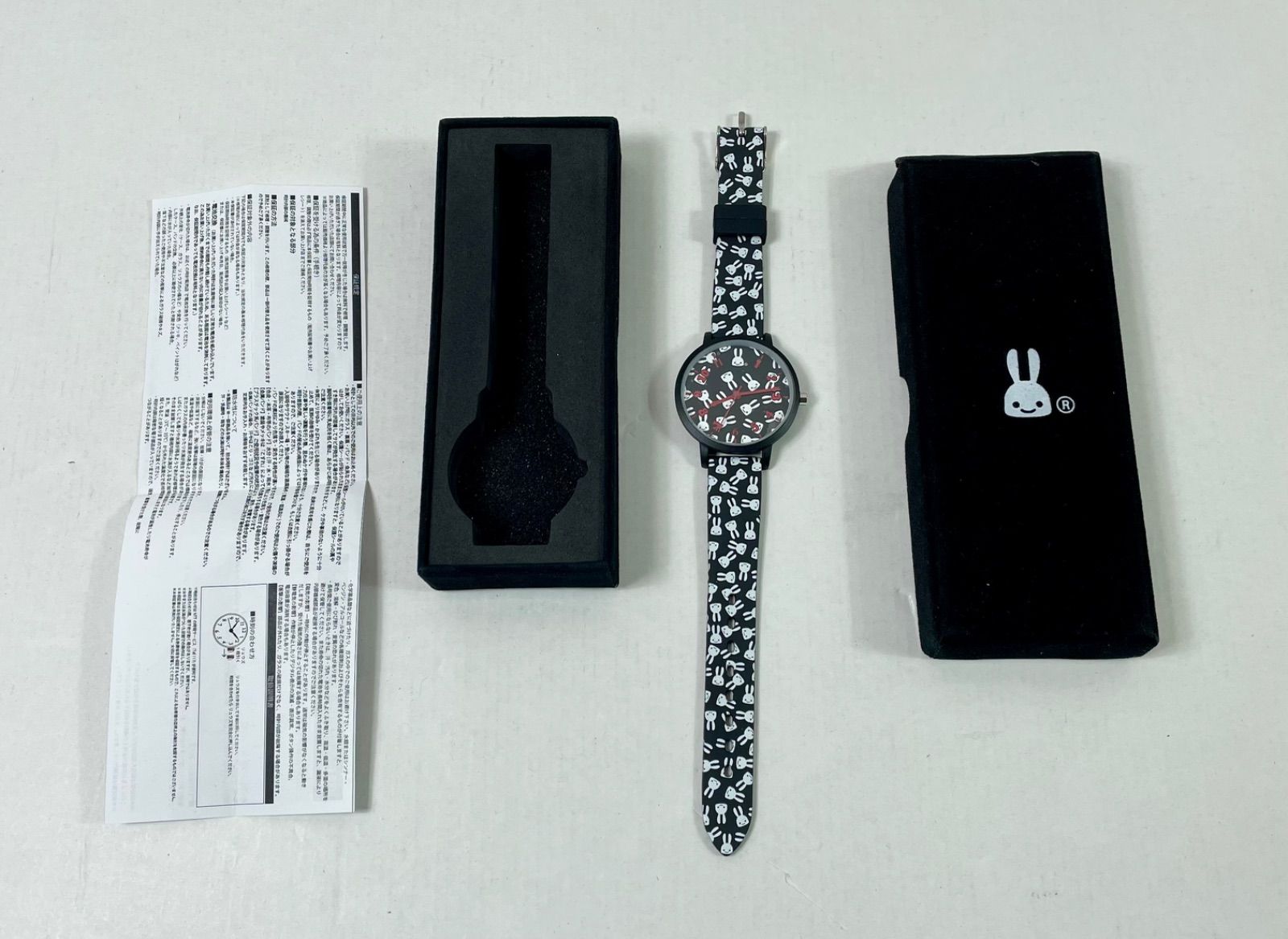 A2557・CUNE シリコンバンドウォッチ ウサギたくさん 腕時計 赤 ※箱