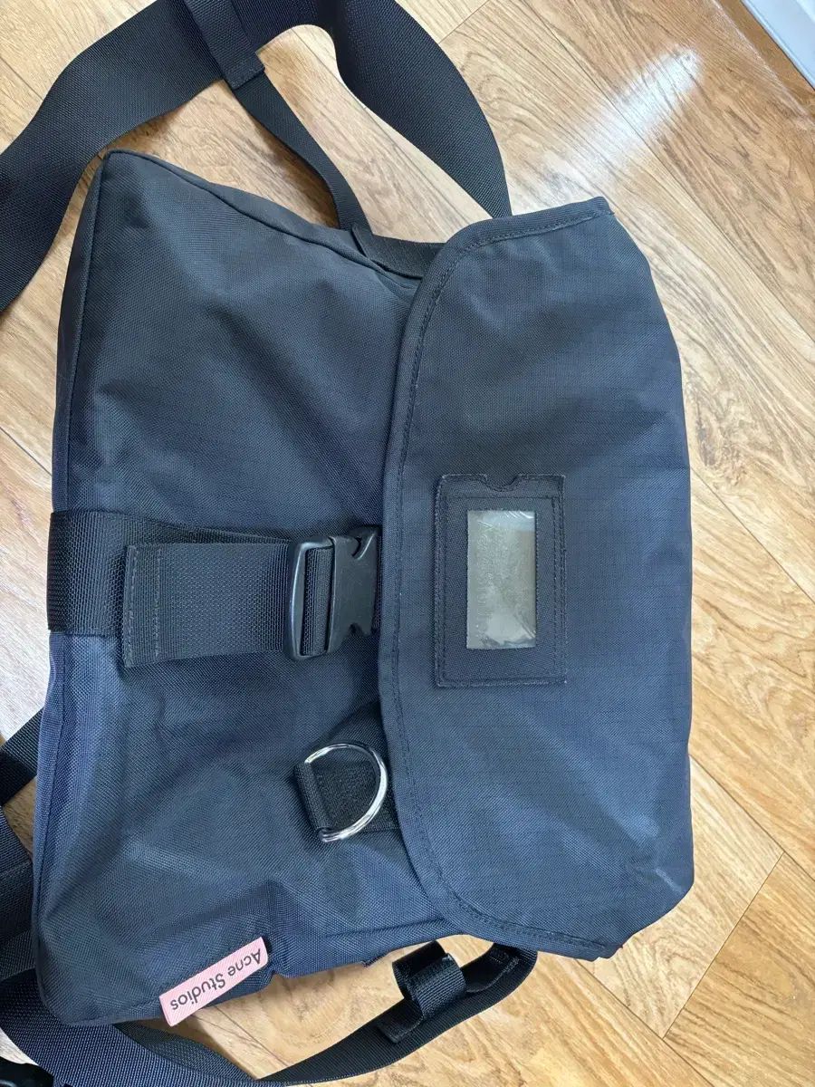 Acne Studios ラージ ブラック メッセンジャー (large) - メルカリ