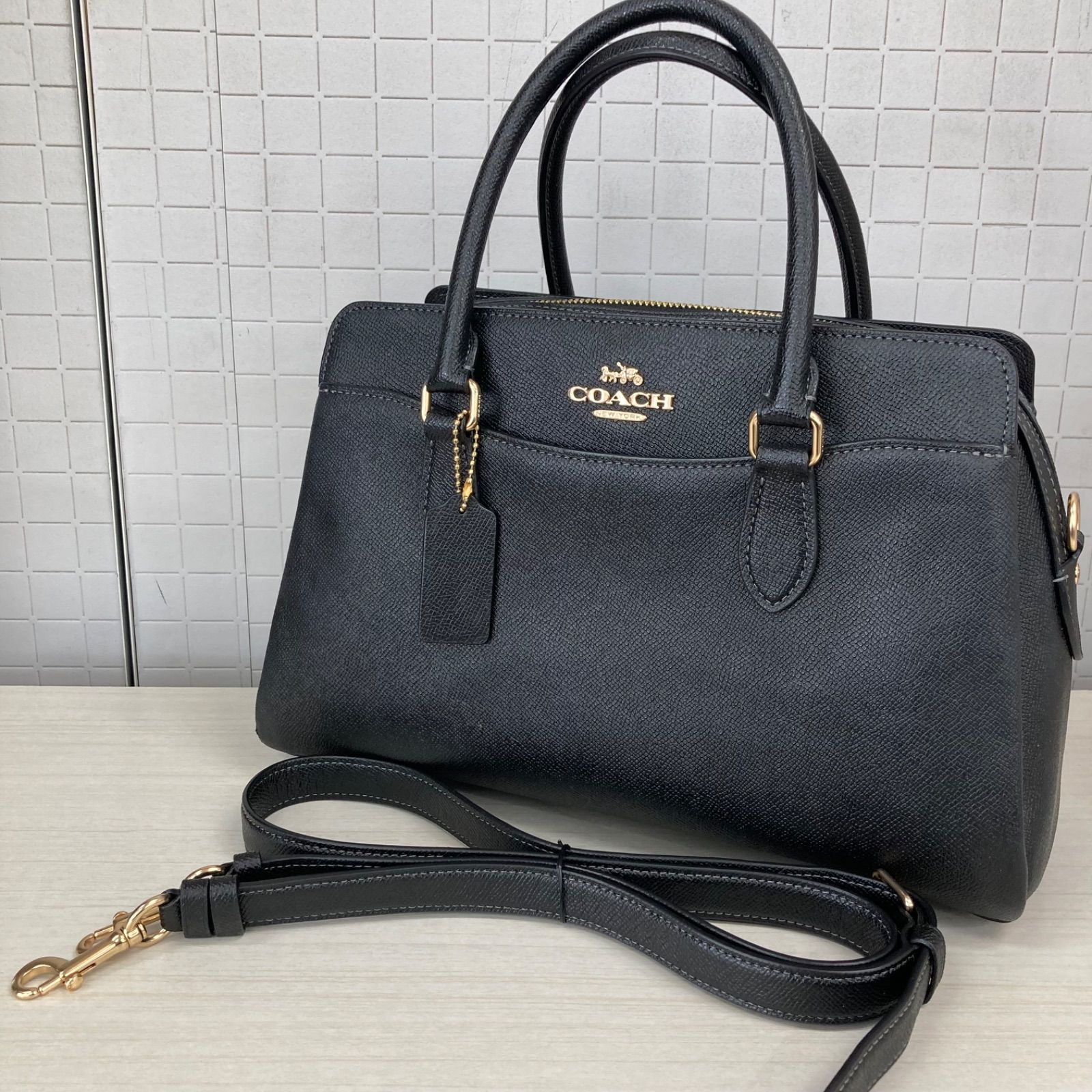 新品 コーチ ハンドバッグ ダーシーキャリーオール 黒 コーチ COACH 