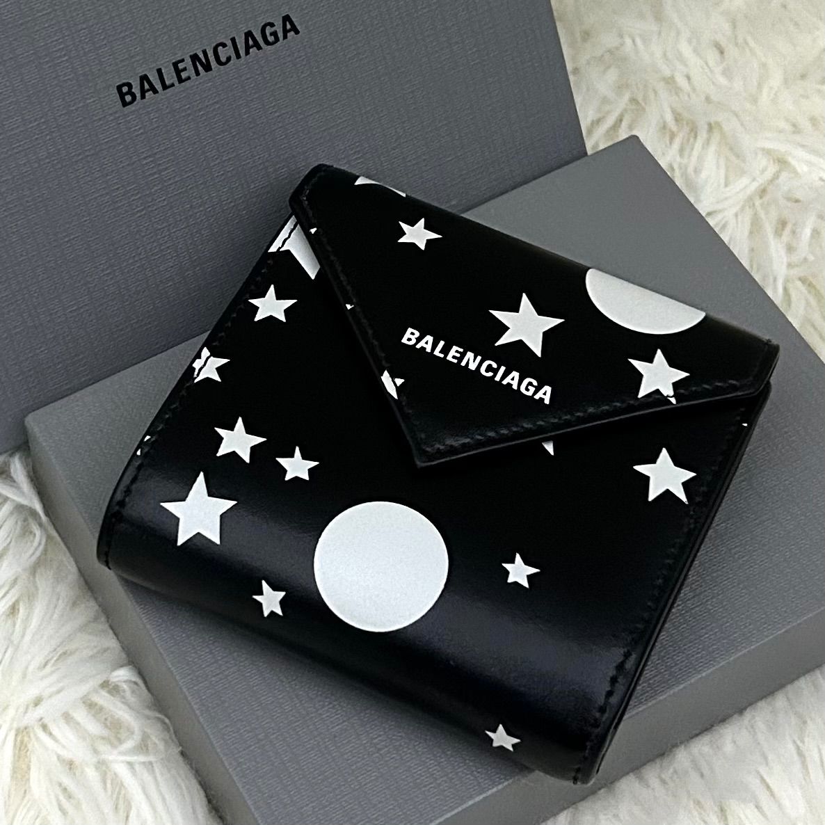 【美品】BALENCIAGA 三つ折り財布 スタームーン黒白 星柄 美品】BALENCIAGA バレンシアガ 三つ折り財布 スタームーン黒白 星柄