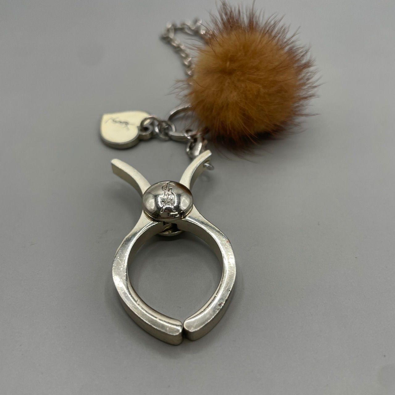 【美品】イヴサンローラン グローブホルダー チャーム ファー ハート 美品 Yves Saint Laurent イヴサンローラン グローブホルダー ファー