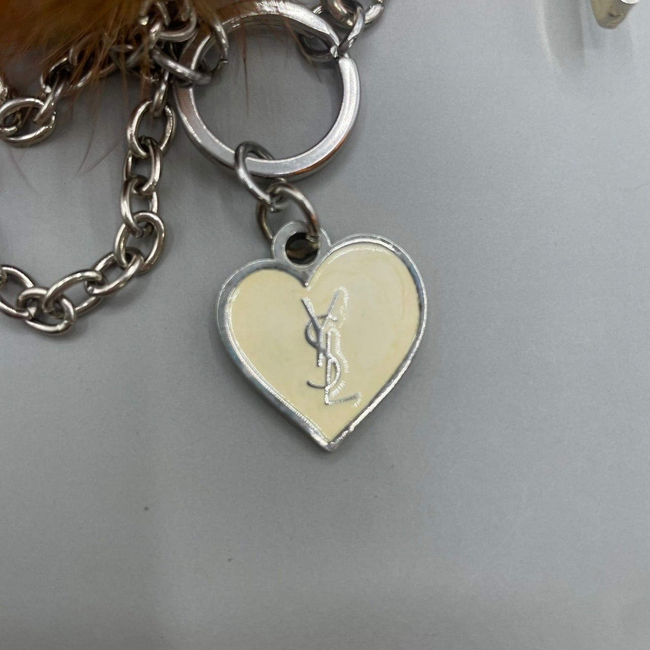 美品 Yves Saint Laurent イヴサンローラン グローブホルダー ファー