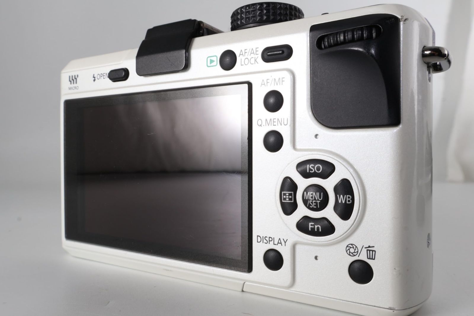 ショット数1179 回》DMC-GF1 ホワイトPanasonic LUMIX ボディ - メルカリ