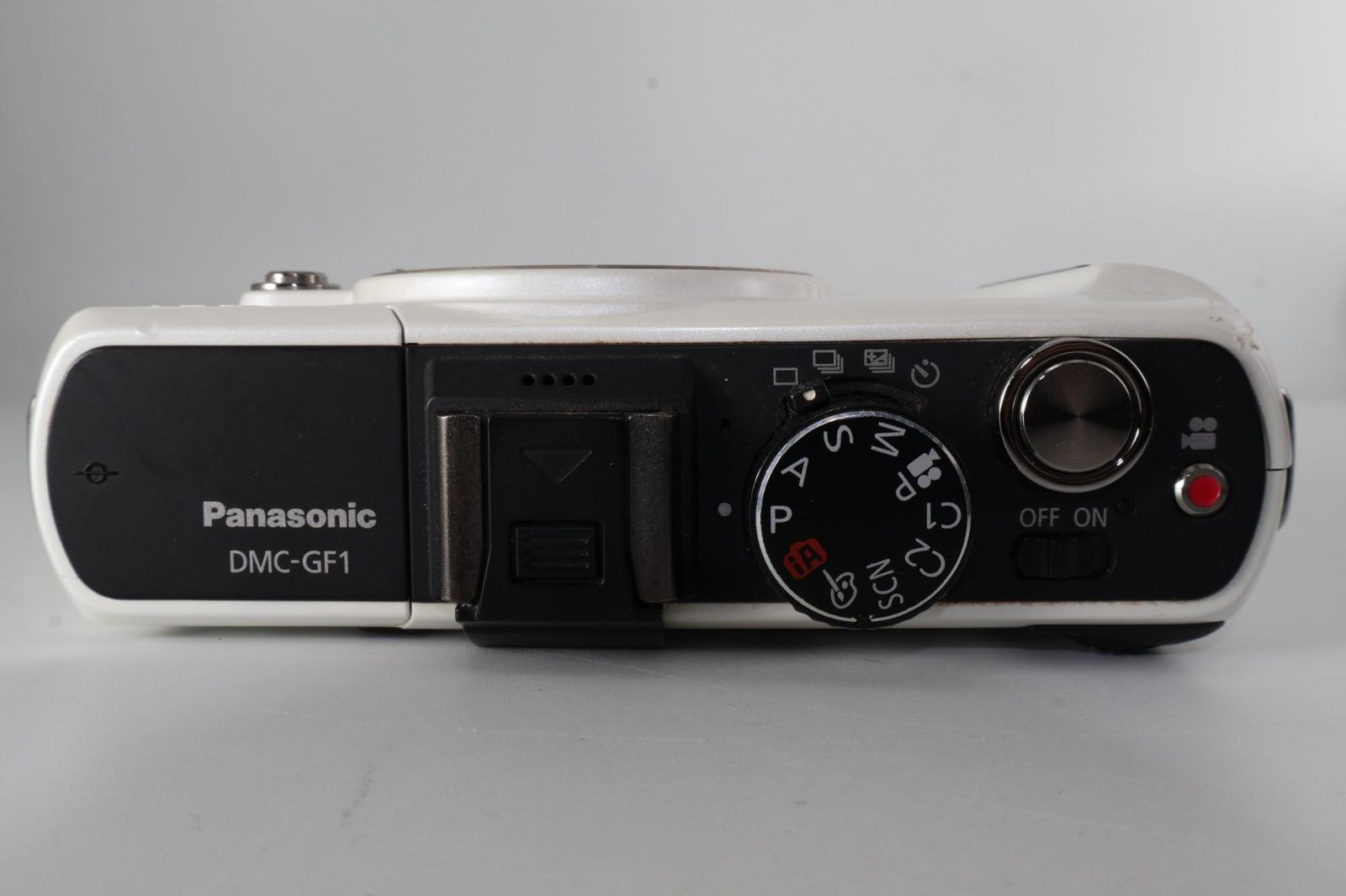ショット数1179 回》DMC-GF1 ホワイトPanasonic LUMIX ボディ - メルカリ